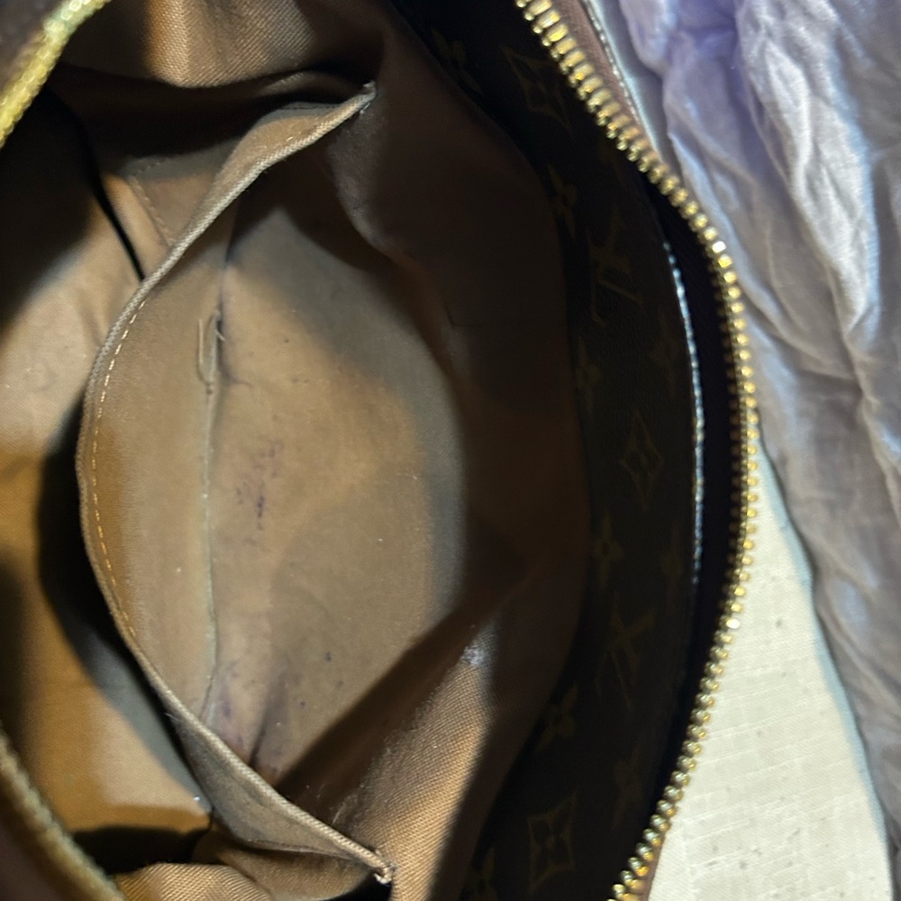 Louis Vuitton Mono Sully MM
Certificate of authenticity. Photos for condition - Picture 8 of 16